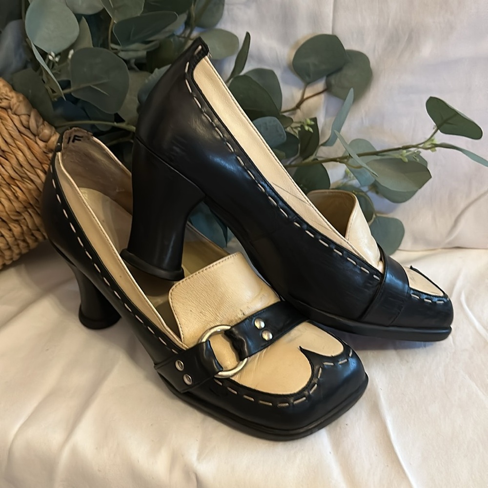 John Fluevog | Women's | Black/Cream | stitching | 9 | Mary Jane | heel| loafers - Picture 2 of 16